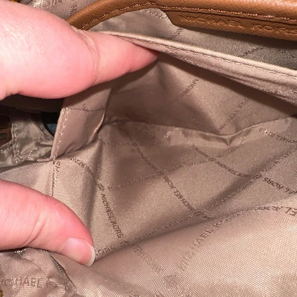 Michael kors crossbody bag ! - Picture 5 of 7